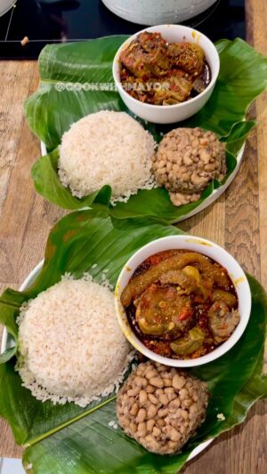 Ronke Oshodi Oke Instagram - I had the absolute honour of hosting @ronkeoshodioke and serving her a rich plate of Ofada rice with orisirisi.

It was such a beautiful moment sharing our culture through good food and great conversation. Having a Nollywood icon in my kitchen made it even more special. What more could I ask for? 🍲✨

Let’s settle this today which one us better 😅

#foodie #fyp #foodporn #explore #instafood