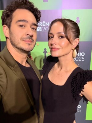 Rosanne Mulholland Instagram - Esse mês teve um casal charmoso apresentando evento em São Paulo. ❤️✨️ 

Meu styling: @garandrastyle 
Beleza: @quaresmamua e @edilsonferreiramakeup