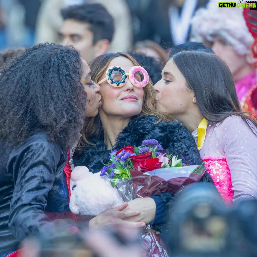 Rose Byrne - 26.7K Likes - no fun at all 🎊 @thehastypudding 🥳

@anariz1 💝 @dawsonhiegert 🩷