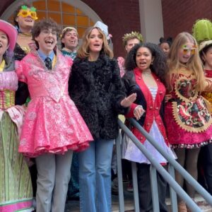 Rose Byrne Instagram - no fun at all 🎊 @thehastypudding 🥳

@anariz1 💝 @dawsonhiegert 🩷