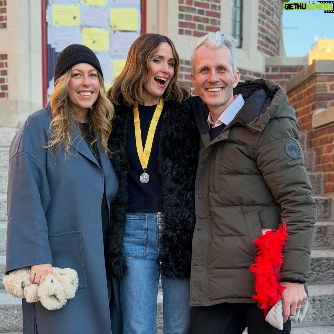 Rose Byrne - 26.7K Likes - no fun at all 🎊 @thehastypudding 🥳

@anariz1 💝 @dawsonhiegert 🩷