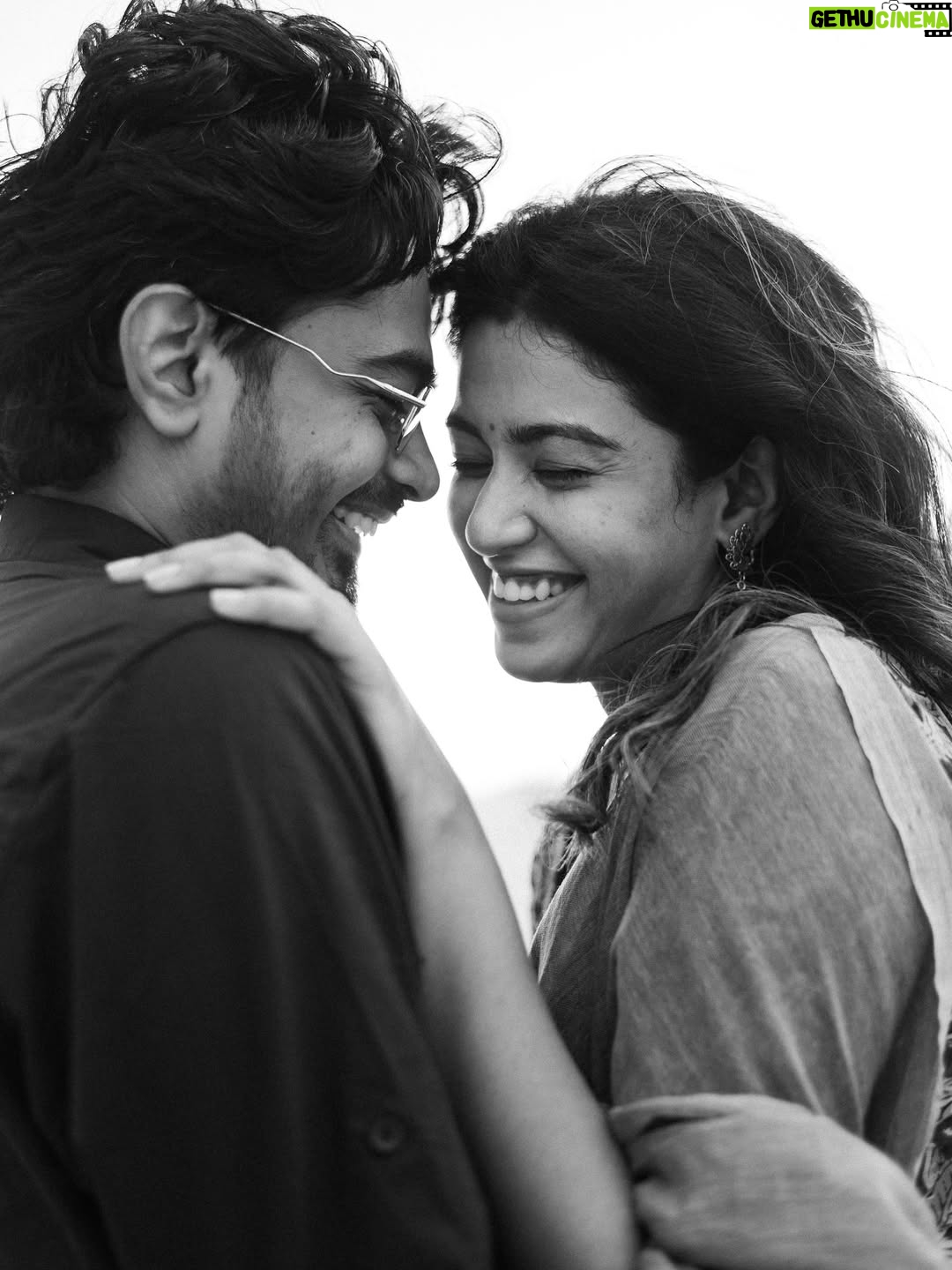 Roshini Haripriyan - 288.4K Likes - முதல் பக்கம் ♥️

Shot by @navin.appu @therootnarratives 

#grateful