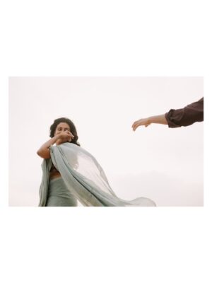 Roshini Haripriyan Instagram - முதல் பக்கம் ♥️
Shot by @navin.appu @therootnarratives
#grateful