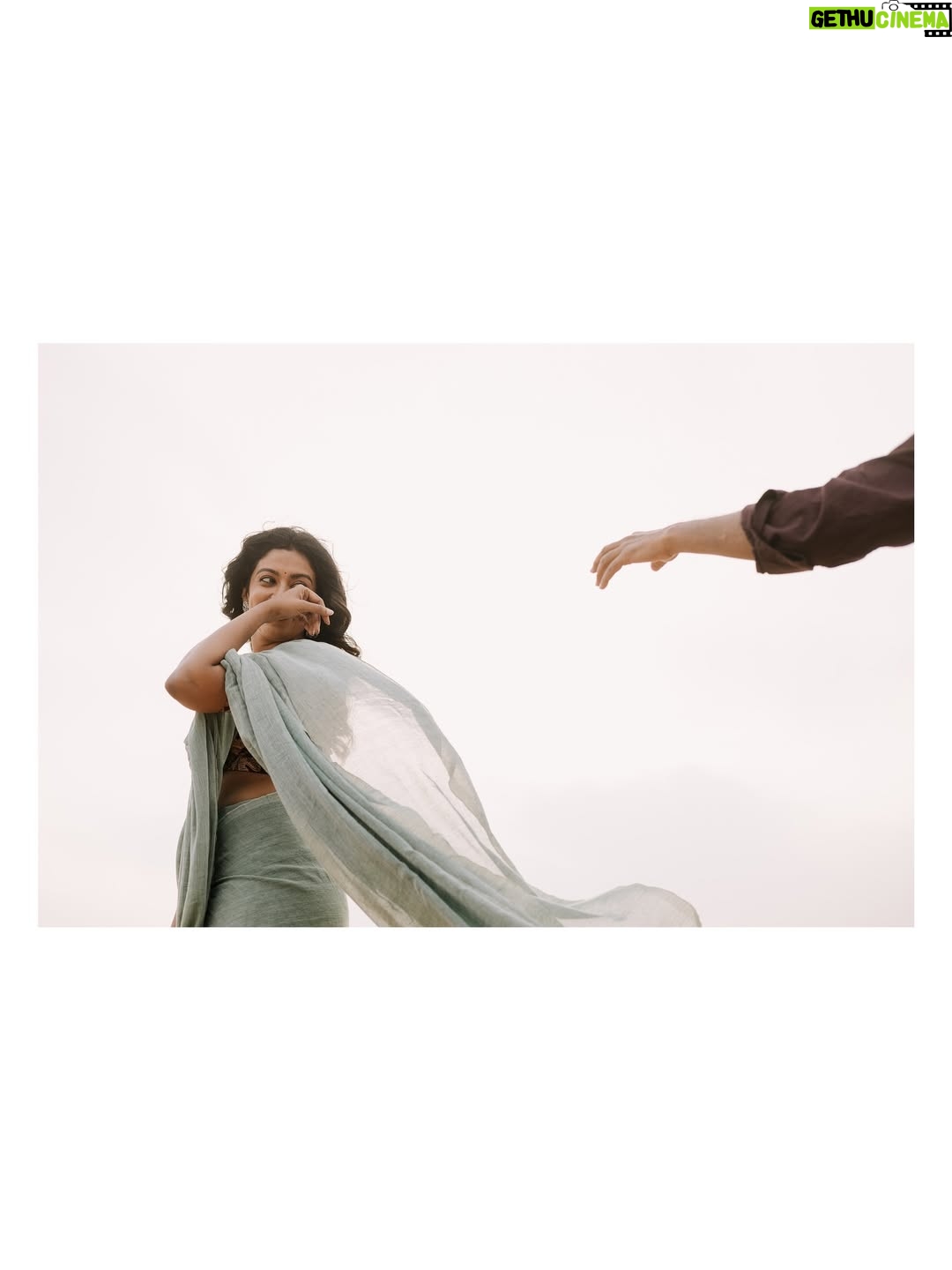 Roshini Haripriyan - 288.4K Likes - முதல் பக்கம் ♥️

Shot by @navin.appu @therootnarratives 

#grateful