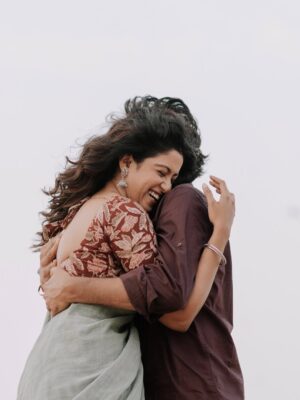 Roshini Haripriyan Instagram - முதல் பக்கம் ♥️
Shot by @navin.appu @therootnarratives
#grateful