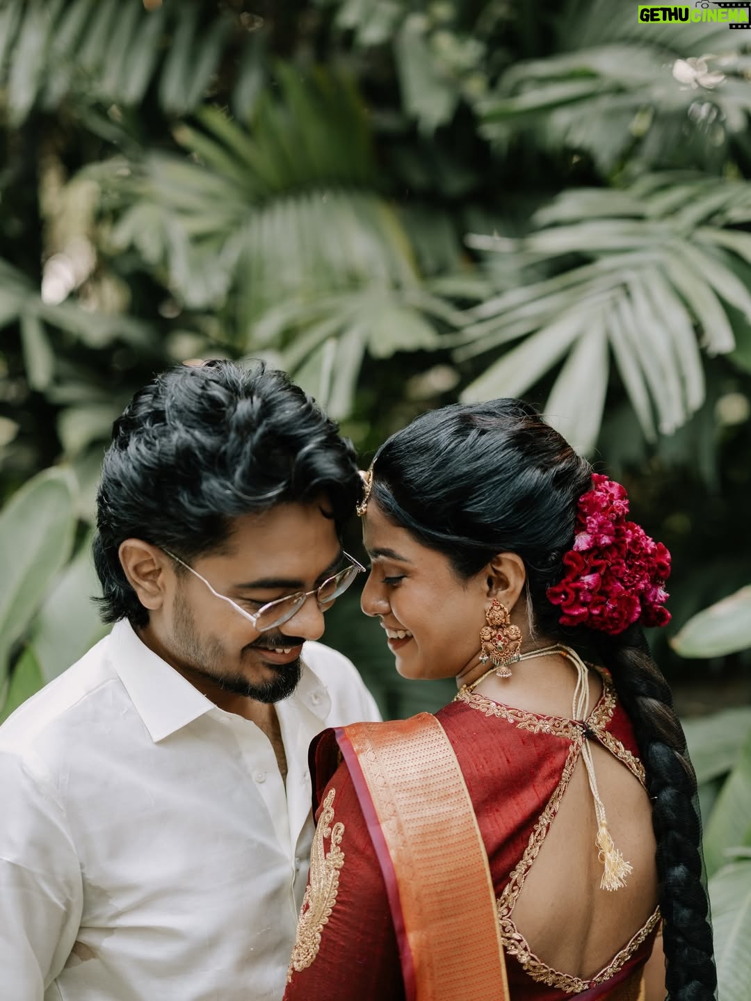 Roshini Haripriyan - 465.2K Likes - Major life update ✨
15.02.2026 ♥️ 
@roshniharipriyan & @sundaramurthyks 🫶🏼

Styled by @indu_ig 
Photography @navin.appu @therootnarratives 
Makeup @deepz_beautyjourney 
Hairstylist @sudhamakeupartistry 
Drapist @kavi_saree_drapist 
Mehendi @arhii_mehendiartist_chennai 
Jewellery @nacjewellers 
Blouse @yaradesigners 
Styling team @stylingbyajay 
Location @sppgardens 
Decors @sakthieventplanners @houseofthoranam