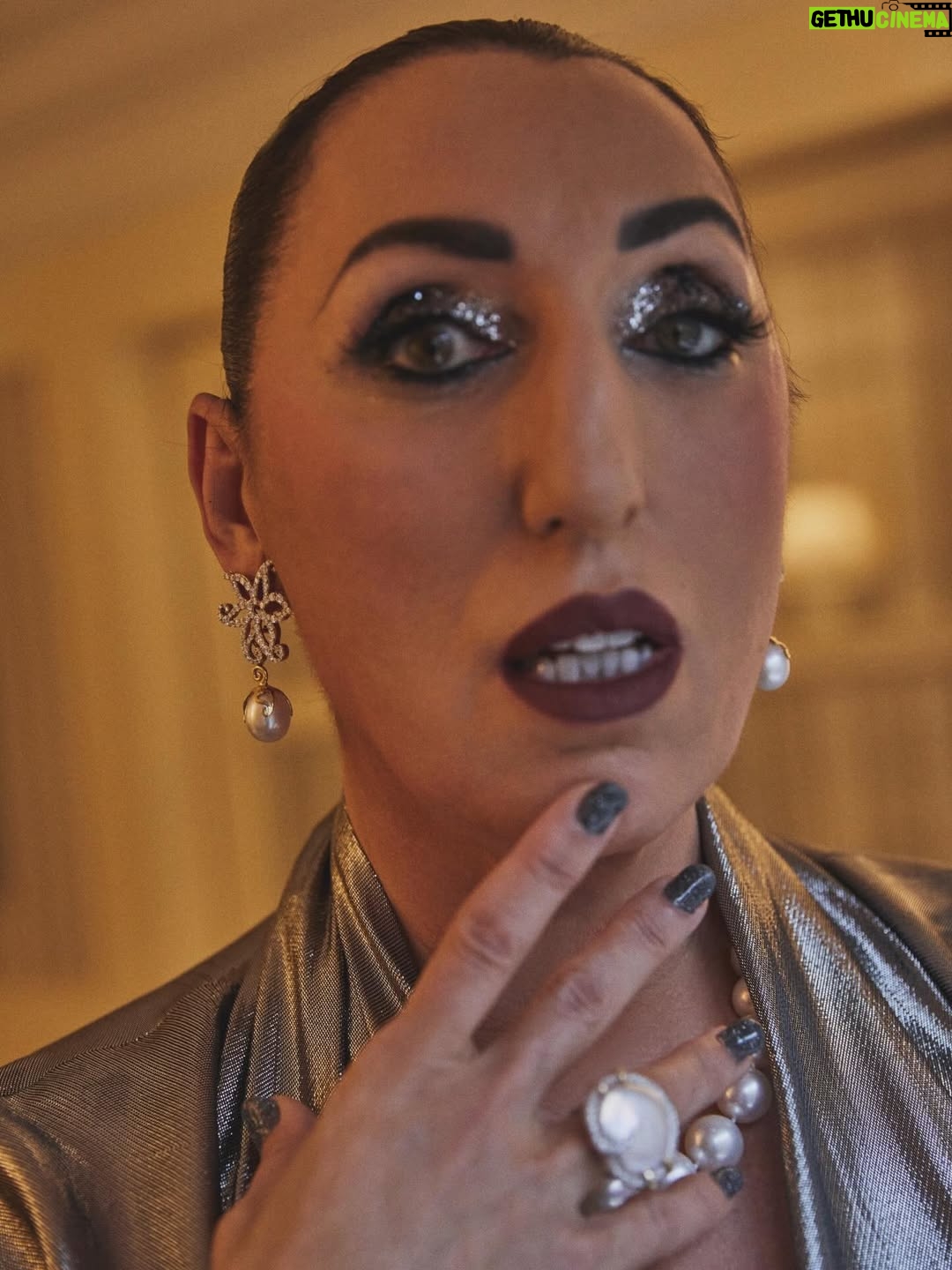 Rossy de Palma - 15.3K Likes - Gràcies @academiadecine  #Goyas2026 🙌🏽 ha estat un Plaer Celebrar vuestro 40🎂 Moltes Felicitats Visca el Cinema 🎬 el Arte i la Solidaritat 🫂
Merci de Tot Cor als Meus Estimats Cómplices 🫶🏽
💍 @tousjewelry
👗@sybillaofficial 
🪭@olivierbernoux
 💅🏼@tachabeauty
 💄@kleykafe
👠@ysl 
🧔🏻 @__lasmarquesas 
👩🏻‍💼@koneproducciones 
🏨@majestichotel
👥@dypcomunicacion 
📺@rtve 
🙏🏽a mi @pipiquer 
por el clavito de @vestopazzo 

#lavieenrossy