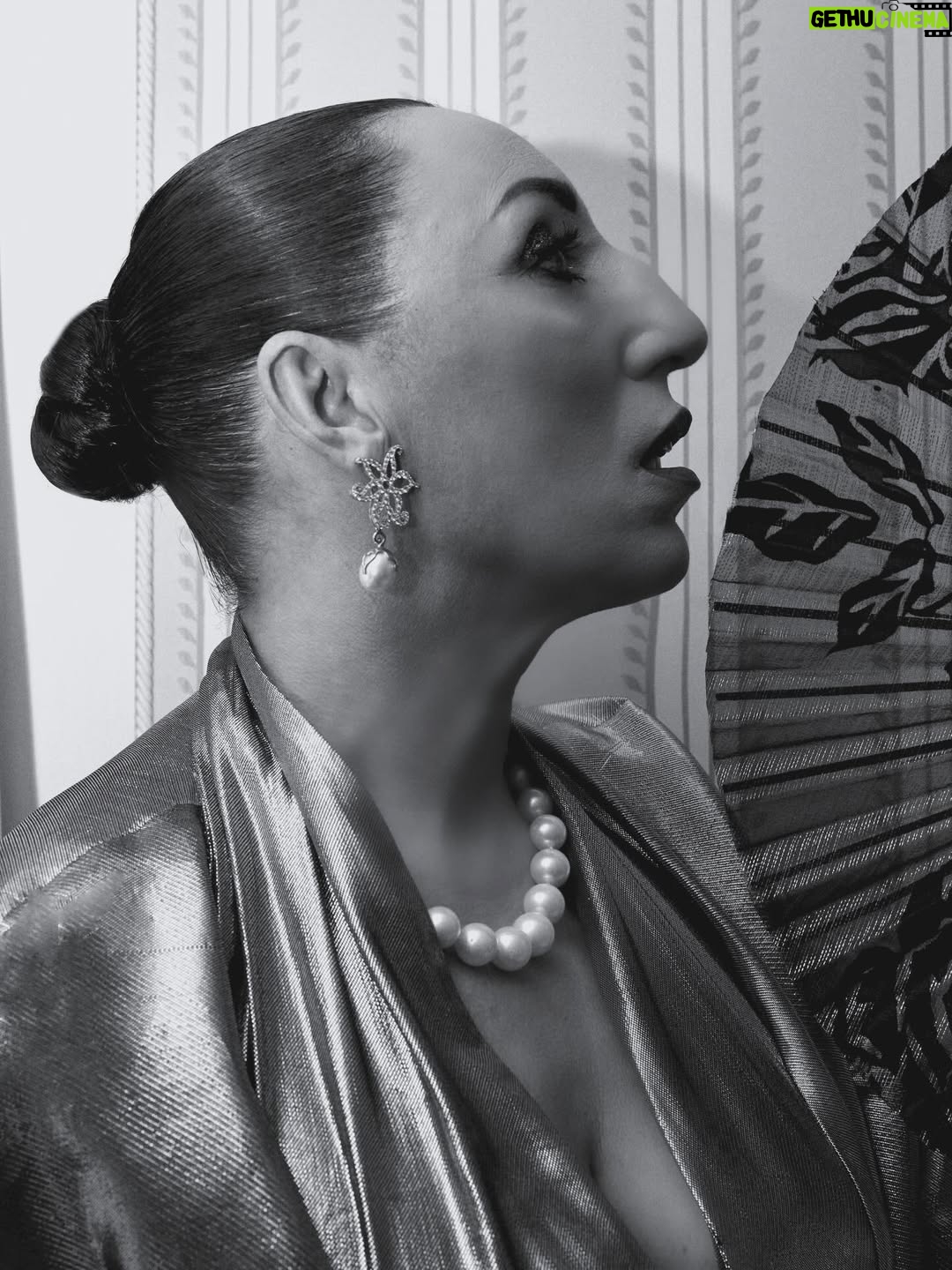 Rossy de Palma - 15.3K Likes - Gràcies @academiadecine  #Goyas2026 🙌🏽 ha estat un Plaer Celebrar vuestro 40🎂 Moltes Felicitats Visca el Cinema 🎬 el Arte i la Solidaritat 🫂
Merci de Tot Cor als Meus Estimats Cómplices 🫶🏽
💍 @tousjewelry
👗@sybillaofficial 
🪭@olivierbernoux
 💅🏼@tachabeauty
 💄@kleykafe
👠@ysl 
🧔🏻 @__lasmarquesas 
👩🏻‍💼@koneproducciones 
🏨@majestichotel
👥@dypcomunicacion 
📺@rtve 
🙏🏽a mi @pipiquer 
por el clavito de @vestopazzo 

#lavieenrossy