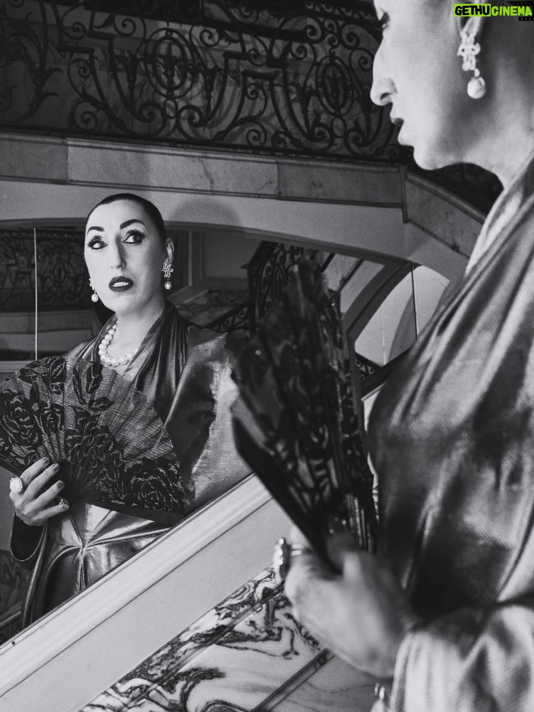 Rossy de Palma - 15.3K Likes - Gràcies @academiadecine  #Goyas2026 🙌🏽 ha estat un Plaer Celebrar vuestro 40🎂 Moltes Felicitats Visca el Cinema 🎬 el Arte i la Solidaritat 🫂
Merci de Tot Cor als Meus Estimats Cómplices 🫶🏽
💍 @tousjewelry
👗@sybillaofficial 
🪭@olivierbernoux
 💅🏼@tachabeauty
 💄@kleykafe
👠@ysl 
🧔🏻 @__lasmarquesas 
👩🏻‍💼@koneproducciones 
🏨@majestichotel
👥@dypcomunicacion 
📺@rtve 
🙏🏽a mi @pipiquer 
por el clavito de @vestopazzo 

#lavieenrossy