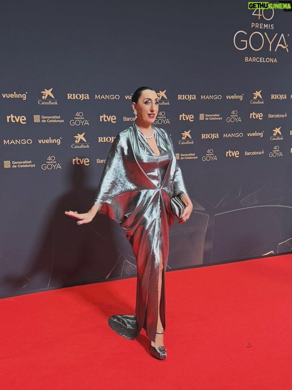 Rossy de Palma - 15.3K Likes - Gràcies @academiadecine  #Goyas2026 🙌🏽 ha estat un Plaer Celebrar vuestro 40🎂 Moltes Felicitats Visca el Cinema 🎬 el Arte i la Solidaritat 🫂
Merci de Tot Cor als Meus Estimats Cómplices 🫶🏽
💍 @tousjewelry
👗@sybillaofficial 
🪭@olivierbernoux
 💅🏼@tachabeauty
 💄@kleykafe
👠@ysl 
🧔🏻 @__lasmarquesas 
👩🏻‍💼@koneproducciones 
🏨@majestichotel
👥@dypcomunicacion 
📺@rtve 
🙏🏽a mi @pipiquer 
por el clavito de @vestopazzo 

#lavieenrossy
