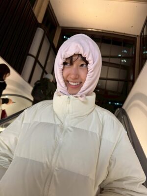 Ryu Hye-young Instagram - あのね、東京もめちゃ寒いよ❄️🥶 でもともだちがだいすき!!!!!!!!!!👼🏻🙋🏻‍♀️🙋🙋🏻‍♀️
