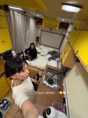 Ryu Hye-young Instagram - 바다건너 바퀴달린집🚌⛴️💚🩵 #tvn #바다건너바퀴달린집