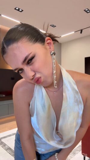 Sabina Mustayeva Instagram - Кто едет на концерт????✨✨✨