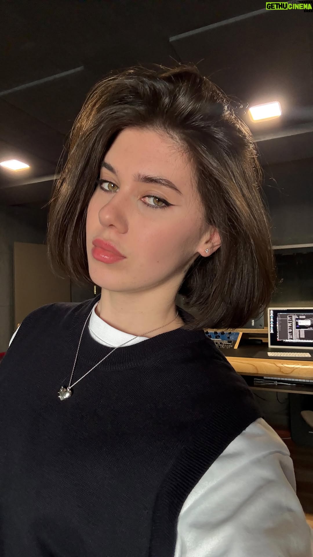 Sabina Mustayeva - 3.1K Likes - Покатались⛷️👍🏻👀