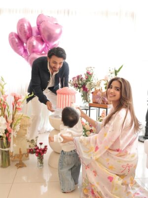 Saboor Aly Instagram - 🌸👼🏻🎂✨
.
.
.
.
@zarahnurofficial 
@rehanmithanii 
@masuma_mohsin_makeup_artist