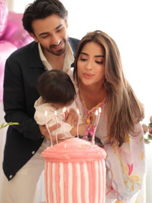 Saboor Aly Instagram - 🌸👼🏻🎂✨
.
.
.
.
@zarahnurofficial 
@rehanmithanii 
@masuma_mohsin_makeup_artist