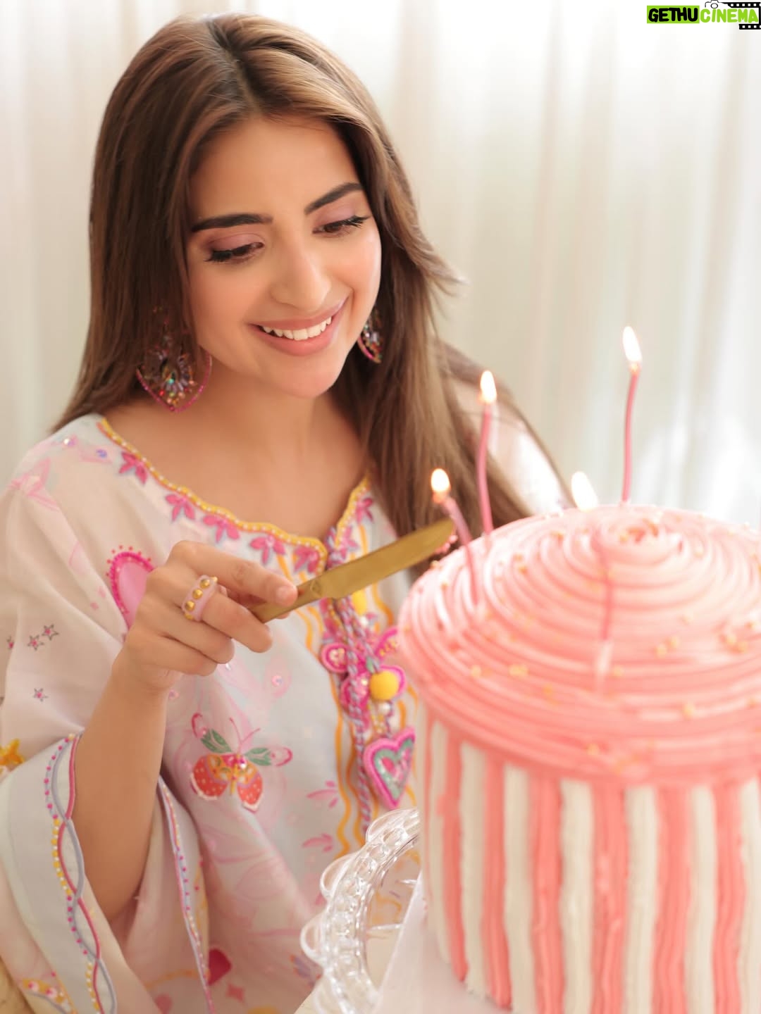 Saboor Aly - 538.9K Likes - 🌸👼🏻🎂✨
.
.
.
.
@zarahnurofficial 
@rehanmithanii 
@masuma_mohsin_makeup_artist
