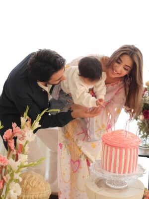 Saboor Aly Instagram - 🌸👼🏻🎂✨
.
.
.
.
@zarahnurofficial 
@rehanmithanii 
@masuma_mohsin_makeup_artist
