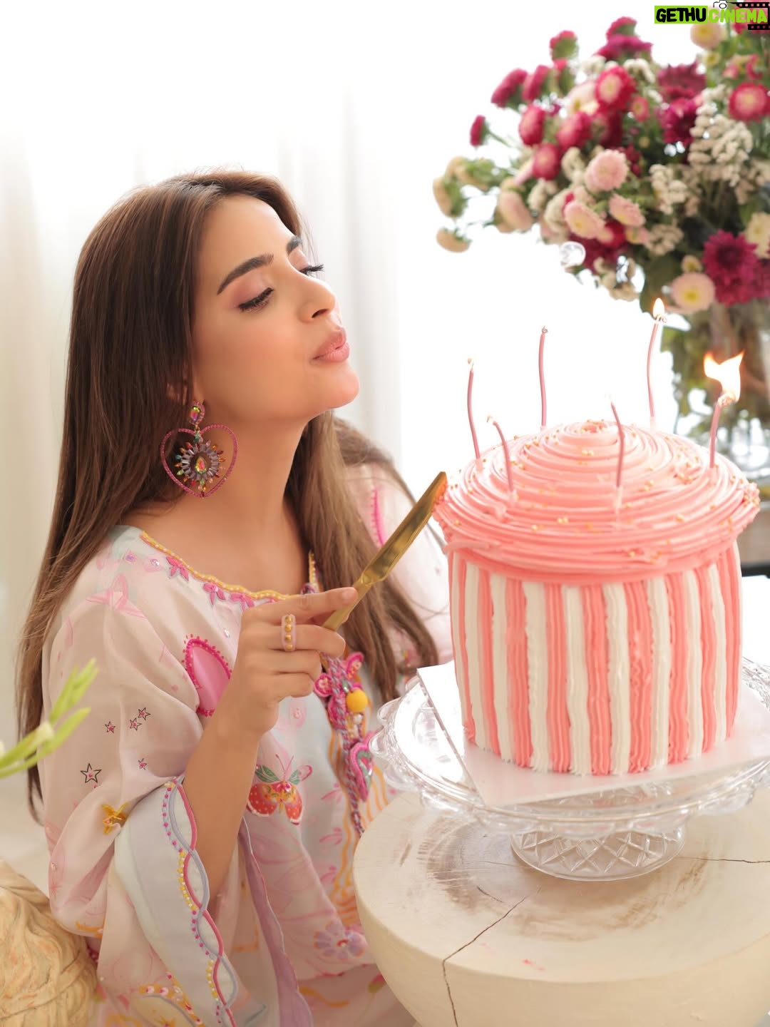 Saboor Aly - 538.9K Likes - 🌸👼🏻🎂✨
.
.
.
.
@zarahnurofficial 
@rehanmithanii 
@masuma_mohsin_makeup_artist