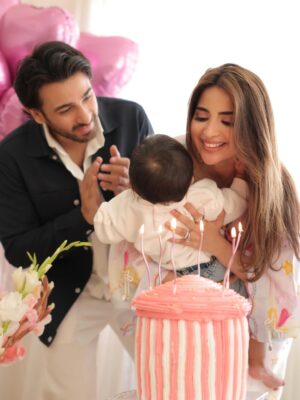 Saboor Aly Instagram - 🌸👼🏻🎂✨
.
.
.
.
@zarahnurofficial 
@rehanmithanii 
@masuma_mohsin_makeup_artist