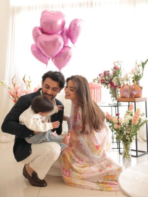 Saboor Aly Instagram - 🌸👼🏻🎂✨
.
.
.
.
@zarahnurofficial 
@rehanmithanii 
@masuma_mohsin_makeup_artist