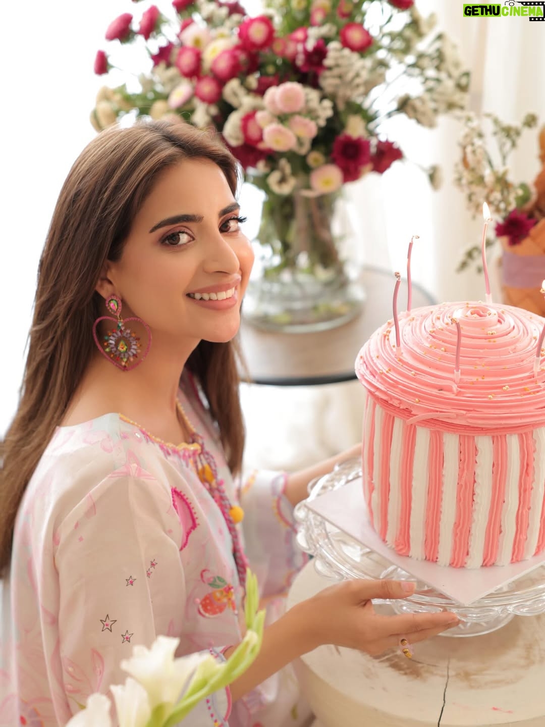 Saboor Aly - 538.9K Likes - 🌸👼🏻🎂✨
.
.
.
.
@zarahnurofficial 
@rehanmithanii 
@masuma_mohsin_makeup_artist