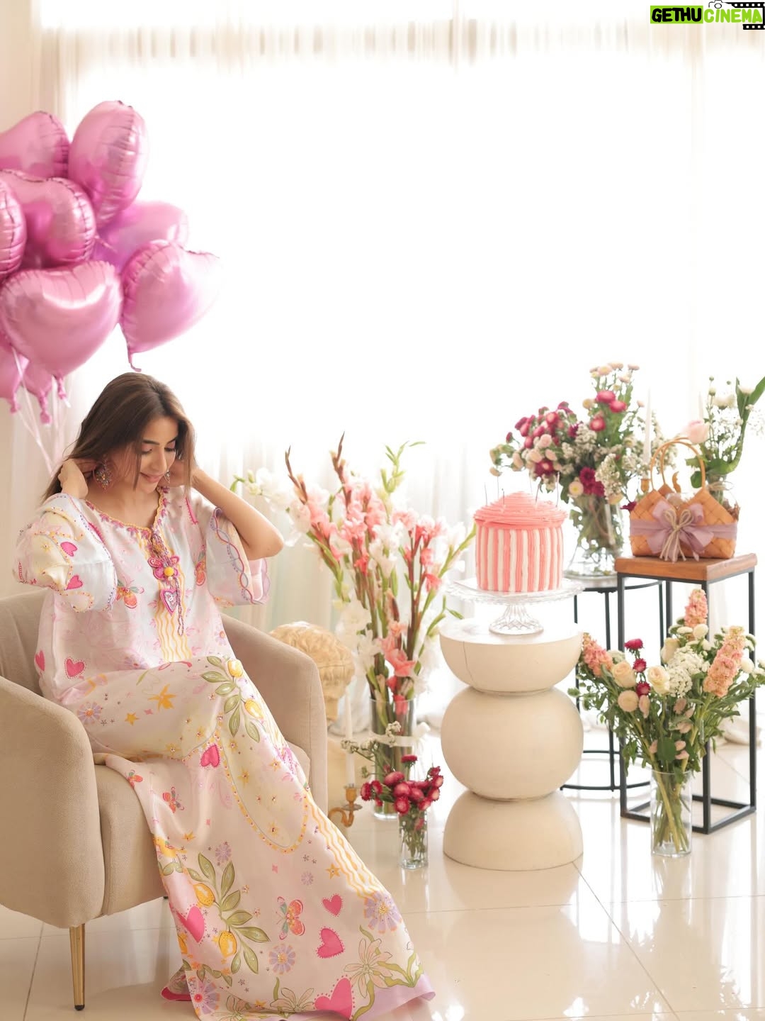 Saboor Aly - 538.9K Likes - 🌸👼🏻🎂✨
.
.
.
.
@zarahnurofficial 
@rehanmithanii 
@masuma_mohsin_makeup_artist