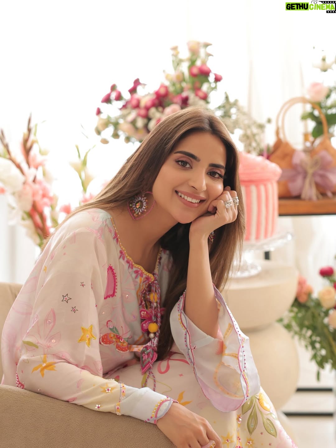 Saboor Aly - 538.9K Likes - 🌸👼🏻🎂✨
.
.
.
.
@zarahnurofficial 
@rehanmithanii 
@masuma_mohsin_makeup_artist