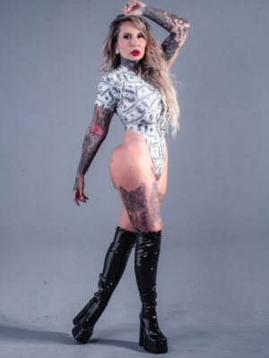 Sabrina Boing Boing Instagram - Deixo o comentário por conta de vcs ! 🫣

Mas que essas fotos ficaram um espetáculo , isso é inegável! 

#photographer  @nelsonmiranda.studio 
#make #hair @drikappel 
#model #sabrinaboingboing 😮‍💨😮‍💨😮‍💨
