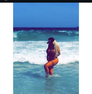 Sabrina Boing Boing Instagram - #trend #2016 2016🔁2026 

Um ano bem intenso , como a maioria !  Resumo :
- Dj , convenções de tatuagem , muitas tatuagens , muitas gravações de #tv  destaque para @pgmsilviosantos 
Participei do filme #contratovitalicio @portadosfundos 
Participei do “reality” humor #oranchinho @redetv fui a grande vencedora levei 1 milhão 🌽 , amei muito vários animais entre eles a galinha “Cocó” que foi a minha companheira de gravação .
Viajei muitoooo , lembro de decepções e superações 🙌🏻
Ano do filme Esqtadrao Suicid@ eu cosplay da Arlequina e viciada em @gameofthrones  got amava a Daenerys (ainda amo) ! 

Acho que é isso !  Só decidi que vou mudar o visual 🤩