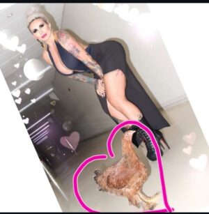 Sabrina Boing Boing Instagram - #trend #2016 2016🔁2026 

Um ano bem intenso , como a maioria !  Resumo :
- Dj , convenções de tatuagem , muitas tatuagens , muitas gravações de #tv  destaque para @pgmsilviosantos 
Participei do filme #contratovitalicio @portadosfundos 
Participei do “reality” humor #oranchinho @redetv fui a grande vencedora levei 1 milhão 🌽 , amei muito vários animais entre eles a galinha “Cocó” que foi a minha companheira de gravação .
Viajei muitoooo , lembro de decepções e superações 🙌🏻
Ano do filme Esqtadrao Suicid@ eu cosplay da Arlequina e viciada em @gameofthrones  got amava a Daenerys (ainda amo) ! 

Acho que é isso !  Só decidi que vou mudar o visual 🤩