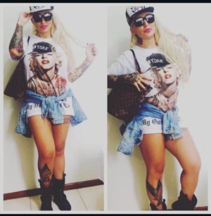 Sabrina Boing Boing Instagram - #trend #2016 2016🔁2026 

Um ano bem intenso , como a maioria !  Resumo :
- Dj , convenções de tatuagem , muitas tatuagens , muitas gravações de #tv  destaque para @pgmsilviosantos 
Participei do filme #contratovitalicio @portadosfundos 
Participei do “reality” humor #oranchinho @redetv fui a grande vencedora levei 1 milhão 🌽 , amei muito vários animais entre eles a galinha “Cocó” que foi a minha companheira de gravação .
Viajei muitoooo , lembro de decepções e superações 🙌🏻
Ano do filme Esqtadrao Suicid@ eu cosplay da Arlequina e viciada em @gameofthrones  got amava a Daenerys (ainda amo) ! 

Acho que é isso !  Só decidi que vou mudar o visual 🤩