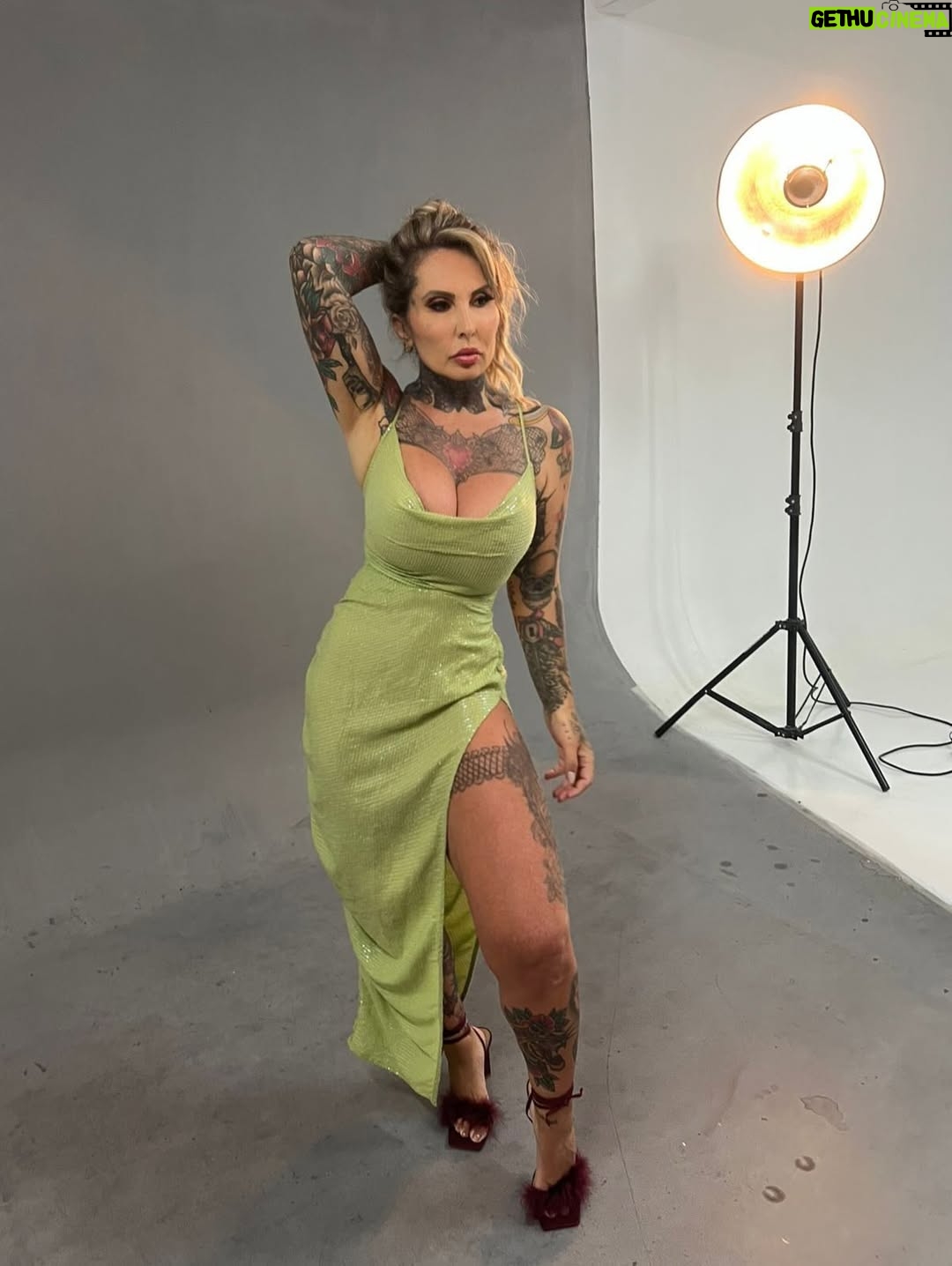 Sabrina Boing Boing - 1.1K Likes - Fotinhos novas para atualizar a Skin 2026 rs  com vestido que era da @paollaoliveirareal 🤩
Pra ver se gostosura vem com a roupa 😛😂

Sou muito fã dela , da energia dela ! É a número #1 do #brasil  Gratidão pela ação dela junto ao @garranimal  @bazardogarra  que possibilitam essas oportunidades ajudando os animais ! 

Fotos by @nelson.miranda.fotografo 

#carnaval #sabrinaboingboing #fashion