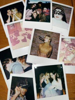 Sabrina Carpenter Instagram - ♡