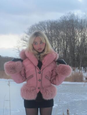 Sabrina Carpenter Instagram - ♡