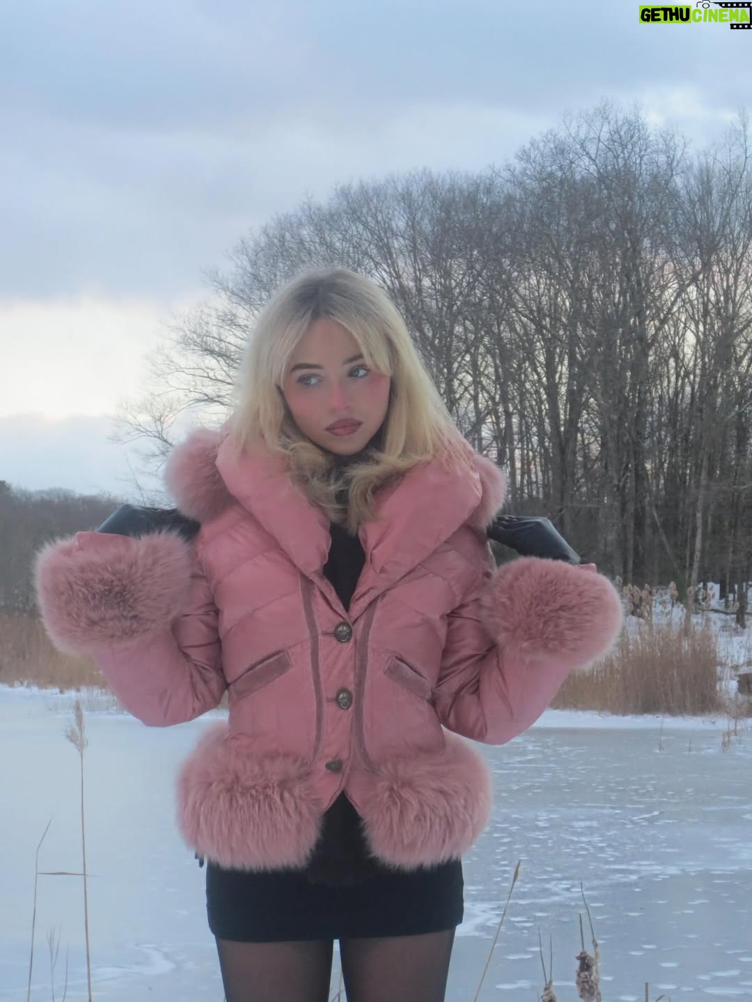 Sabrina Carpenter - 4.8 Million Likes - ♡