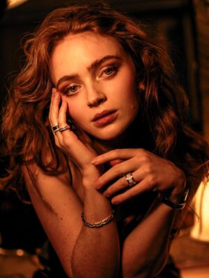 Sadie Sink Instagram - a holiday moment in @bvlgari ✨
#BvlgariPartner
#togetherwecelebrate