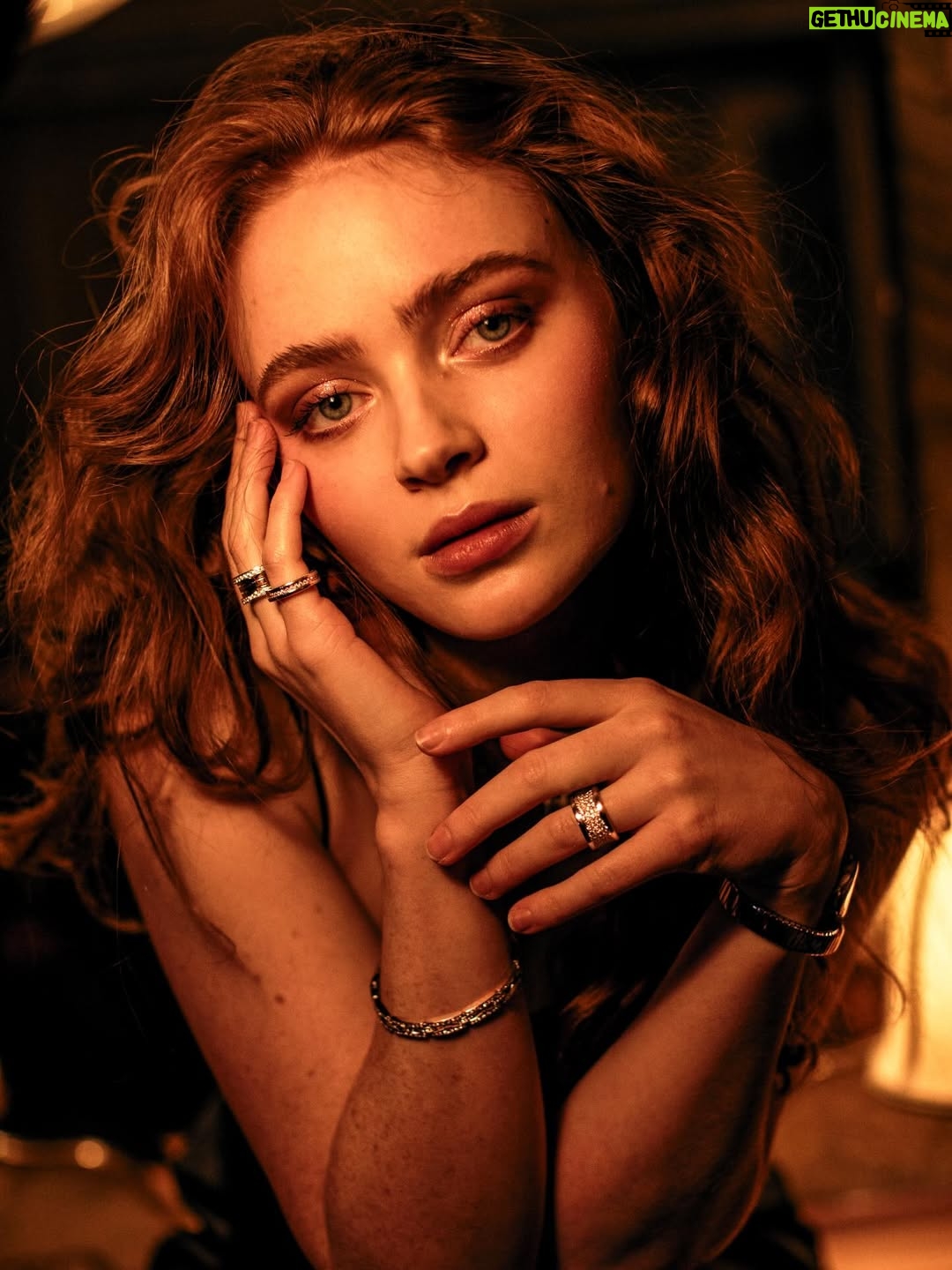 Sadie Sink - 5.7 Million Likes - a holiday moment in @bvlgari ✨
#BvlgariPartner
#togetherwecelebrate