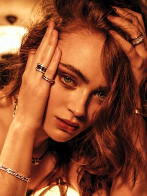 Sadie Sink Instagram - a holiday moment in @bvlgari ✨
#BvlgariPartner
#togetherwecelebrate