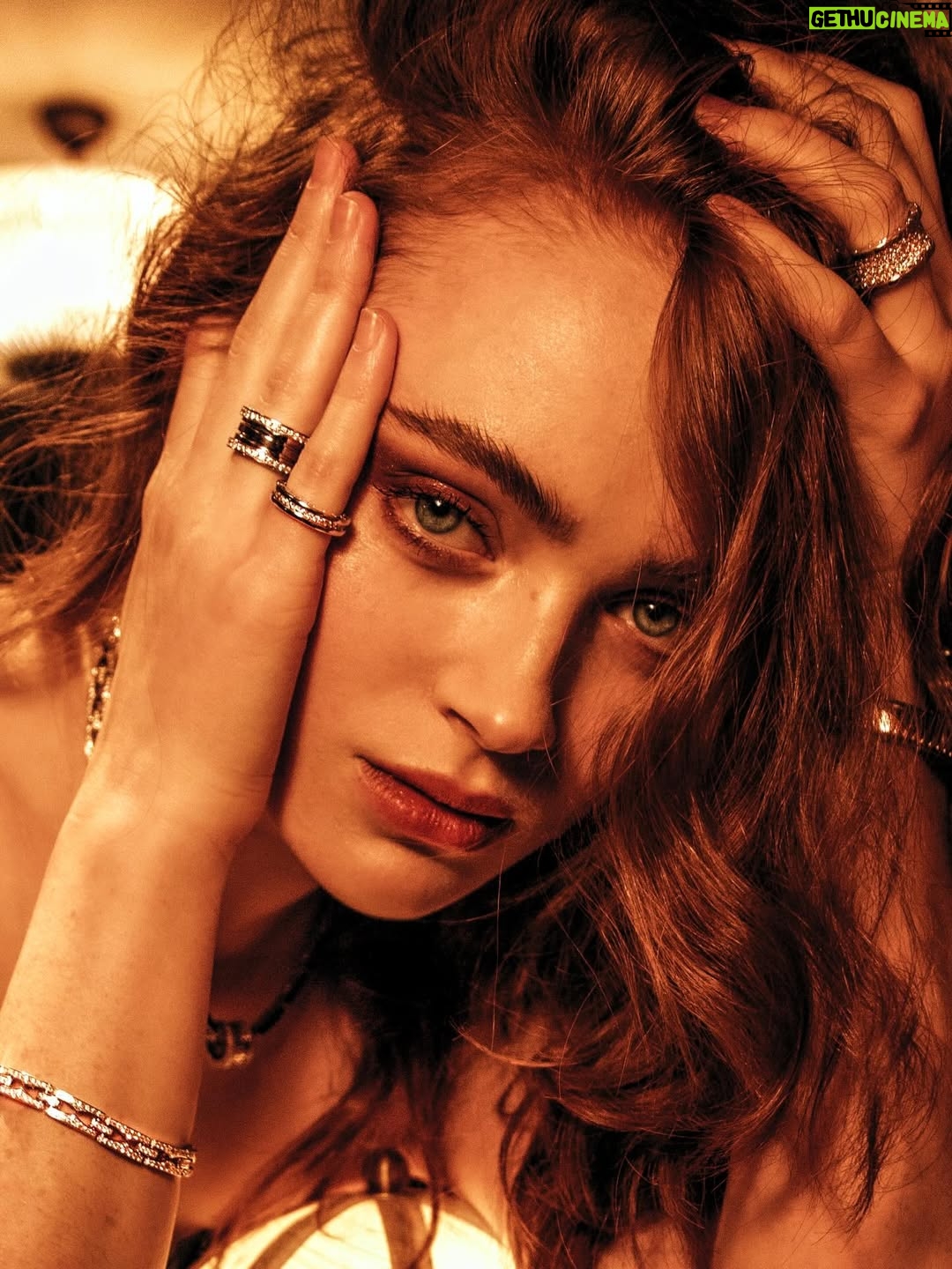 Sadie Sink - 5.7 Million Likes - a holiday moment in @bvlgari ✨
#BvlgariPartner
#togetherwecelebrate