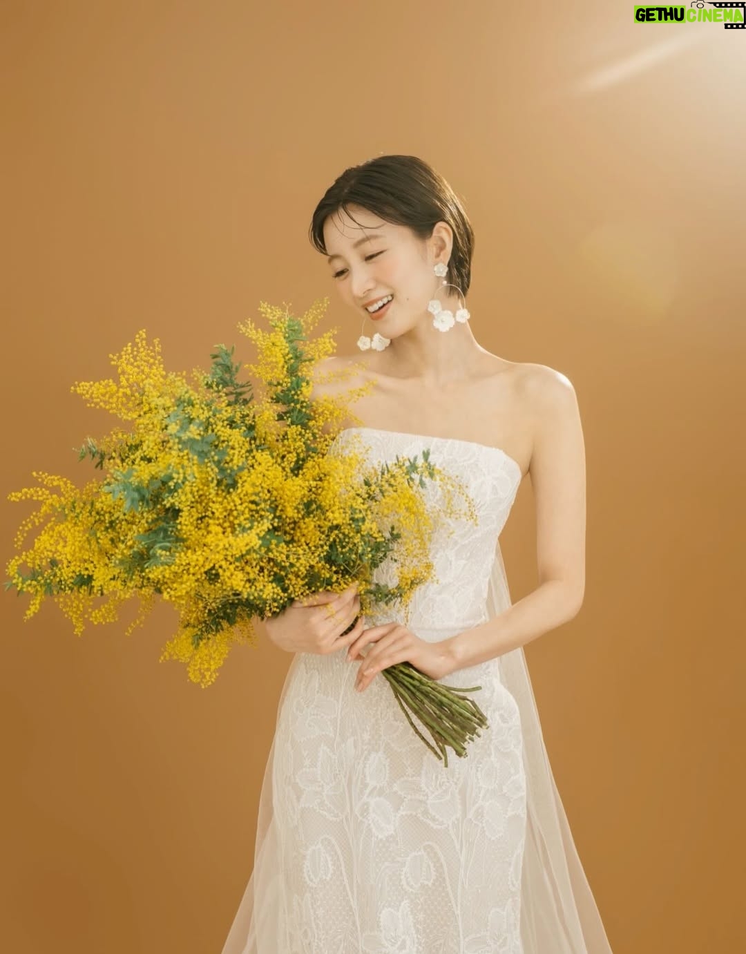Sae Okazaki - 73.7K Likes - 女性が一度は憧れるドレスショップ
@juno_weddingdress 
@fiorebianca_wedding 
が主催する国際女性デーに向けたチャリティー企画に参加しました。

美しいレースが印象的だったり、軽やかなのに着てみると大人っぽいラインだったり、見るのと実際に着てみるのとじゃまた違った雰囲気で驚きました😳
とっても楽しい撮影でした！！
みんなはどのドレスが好き？

インタビュー記事も読んでくれると嬉しいです😌

着用ドレス
👗フラワーレースのAラインドレス(ELIE SAAB/取り扱いショップ JUNO)
👗フロントリボンのAラインドレス(@esum_wedding/取り扱いショップ JUNO・Fiore Bianca)
👗総レースのマーメイドドレス(ANNE BARGE/取り扱いショップ Fiore Bianca)

#esum
#エリーサーブ
#ウェディングドレス
#国際女性デー