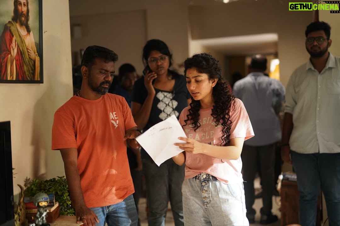 Sai Pallavi - 3.7 Million Likes - 1 year of #Amaran ❤️ 
Thank you for the experience and memories, Dear team❤️ Thank you for the trust and resilience @rajkumarperiasamy Sir 🥹❤️