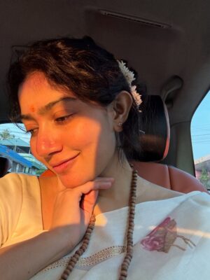 Sai Pallavi Instagram - Just coz I love what i wore 🙈