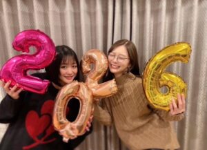 Sakurako Ohara Instagram - みなさま
あけましておめでとうございます🎍✨
2026年も大原櫻子をよろしくお願い致します🙇♀️
白石のまいちんとおせち食べてゲームしてカウントダウンして、、たくさん笑いながらの年越し🎉
楽しすぎる時間をありがとうだよ🫶
らぶ
#白石麻衣 ちゃん
#まいちん