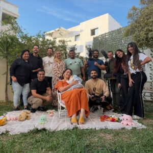 Sameh Sankari Instagram - Mon premier spot télé en tant que réalisateur ✨
Une campagne de sensibilisation pour le Ministère de la Santé, autour de la promotion de l’allaitement maternel et de la protection de l’environnement.

Avec la talentueuse @samehsankari , nous avons réussi à créer une histoire à la fois simple, poétique et profondément humaine.

———

Production : @twilight_prod 
Réalisation : @mednour.abdelhedi 
1er assistante & scripte: @mar.wamtimet 
Actrice : @samehsankari 
Chef Opérateur : @tahaabdelhedi 
Ingénieur de son & mixage : @maknimohammed 
Make-up Artist : @sahbani_imen 
Confort Plateau : @mriwabata 

Merci à toute l’équipe✨ 
———

#Réalisation #premierspottv #CampagneDeSensibilisation #CinémaTunisien #TwilightProduction #MinistèreDeLaSanté #FilmPublicitaire #Environnement #TunisianCinema #BehindTheScenes