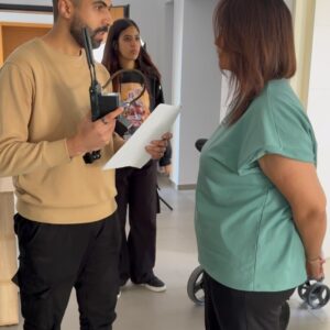 Sameh Sankari Instagram - Mon premier spot télé en tant que réalisateur ✨
Une campagne de sensibilisation pour le Ministère de la Santé, autour de la promotion de l’allaitement maternel et de la protection de l’environnement.

Avec la talentueuse @samehsankari , nous avons réussi à créer une histoire à la fois simple, poétique et profondément humaine.

———

Production : @twilight_prod 
Réalisation : @mednour.abdelhedi 
1er assistante & scripte: @mar.wamtimet 
Actrice : @samehsankari 
Chef Opérateur : @tahaabdelhedi 
Ingénieur de son & mixage : @maknimohammed 
Make-up Artist : @sahbani_imen 
Confort Plateau : @mriwabata 

Merci à toute l’équipe✨ 
———

#Réalisation #premierspottv #CampagneDeSensibilisation #CinémaTunisien #TwilightProduction #MinistèreDeLaSanté #FilmPublicitaire #Environnement #TunisianCinema #BehindTheScenes