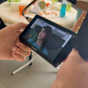 Sameh Sankari Instagram - Mon premier spot télé en tant que réalisateur ✨
Une campagne de sensibilisation pour le Ministère de la Santé, autour de la promotion de l’allaitement maternel et de la protection de l’environnement.

Avec la talentueuse @samehsankari , nous avons réussi à créer une histoire à la fois simple, poétique et profondément humaine.

———

Production : @twilight_prod 
Réalisation : @mednour.abdelhedi 
1er assistante & scripte: @mar.wamtimet 
Actrice : @samehsankari 
Chef Opérateur : @tahaabdelhedi 
Ingénieur de son & mixage : @maknimohammed 
Make-up Artist : @sahbani_imen 
Confort Plateau : @mriwabata 

Merci à toute l’équipe✨ 
———

#Réalisation #premierspottv #CampagneDeSensibilisation #CinémaTunisien #TwilightProduction #MinistèreDeLaSanté #FilmPublicitaire #Environnement #TunisianCinema #BehindTheScenes