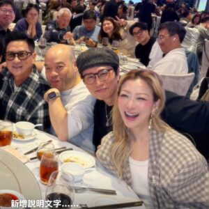 Sammi Cheng Sau-Man Instagram - ❤️❤️❤️❤️
編導會的晚宴。
第一次去。大鄉里出城。
氣氛很好。 歡哥, Mimi, Coco, 太子峰,
導演Jack和監製Ivy都坐在一枱。 (家輝也在)開心。