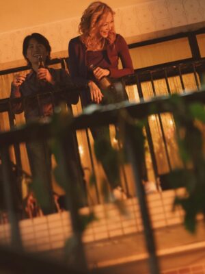 Sammi Cheng Sau-Man Instagram - ❤️❤️❤️❤️
每次看到新的劇照,又會勾起「夜王」的點點滴滴。V姐外殼再硬,處事再強再鐵面,都總會有被愛溶化的瞬間。
而從來能讓V姐感到快樂的,安全的,亦只有歡哥這個人。🥹
有些關係,吵吵鬧鬧是相處也是相愛方式,因為彼此都不善於如何交換溫柔。
因為二人從來不是在愛中被餵養長大。
「愛你」一詞,亦只敢輕吞於這口煙中。
歡哥,假若一切可以從來,多好。