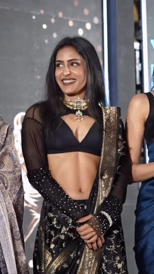 Samyuktha Hegde Instagram - Still a little girl, just dressed like a lady :)
Styling: @khushi_jagadisha
MUA: @am
Shot and edited by: @jk._.clicks
#kalyani #sareelook